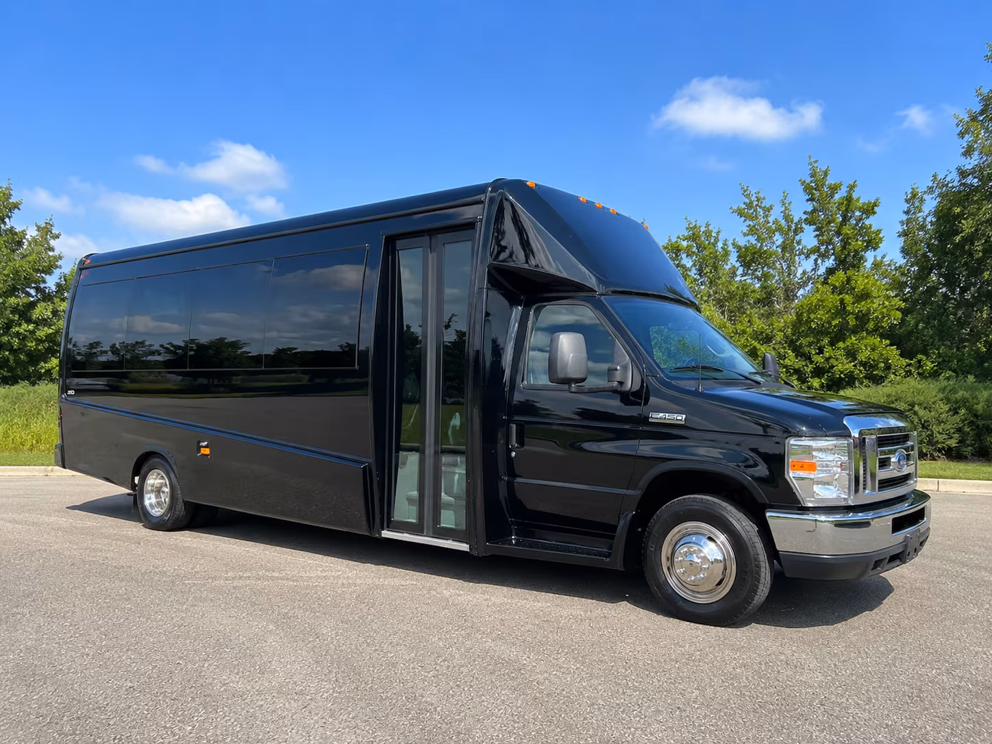 minibus rentals for bridal party transfers to de portola road vineyard venues